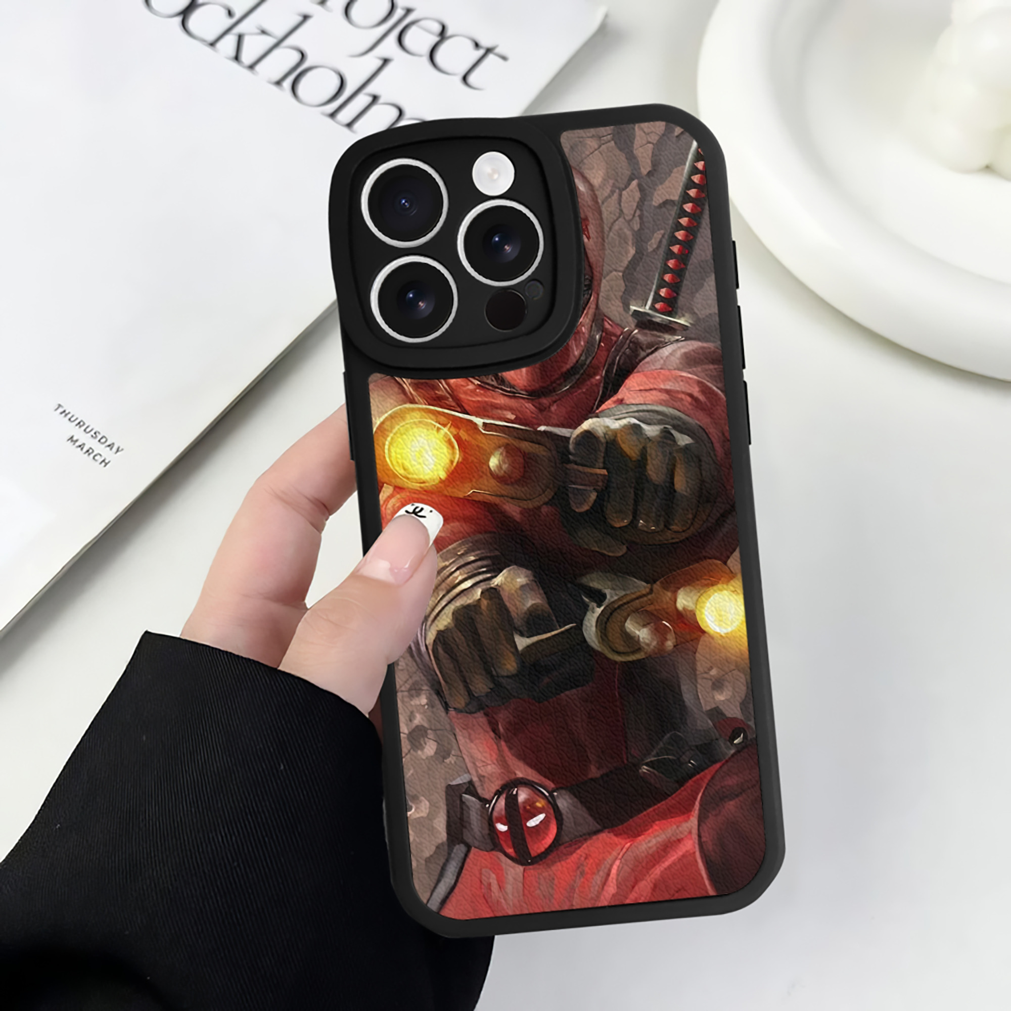 （画像用） Deadpool デッドプール 【iPhone 16シリーズ対応】シリコンスマホケース（レザー調） 材質：シリコン
